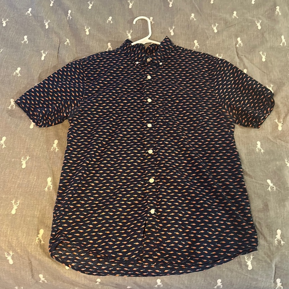 Short sleeve button down salmon shirt from old navy. Size medium